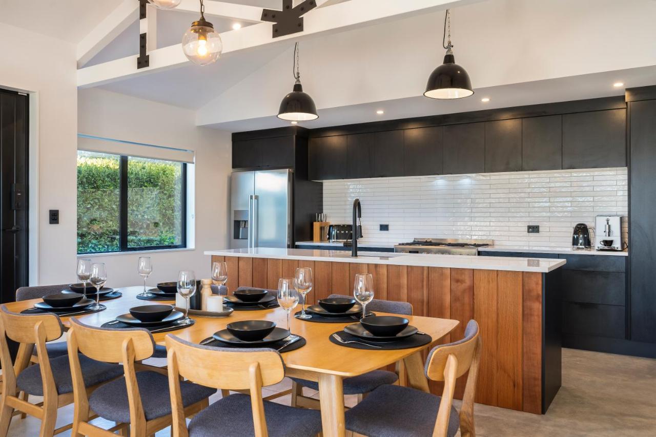 Black Barn Modern: Luxe Martinborough Escape Exterior photo